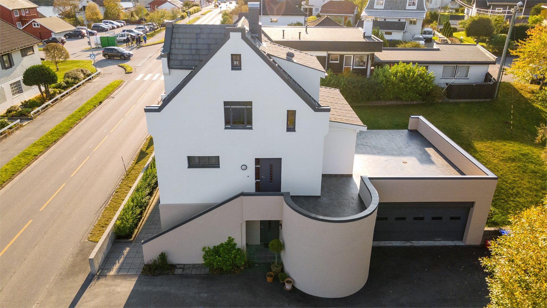 Innholdsrik enebolig over tre plan med godkjent utleiedel i underetasjen og integrert garasje
Foto: Stian Wiik