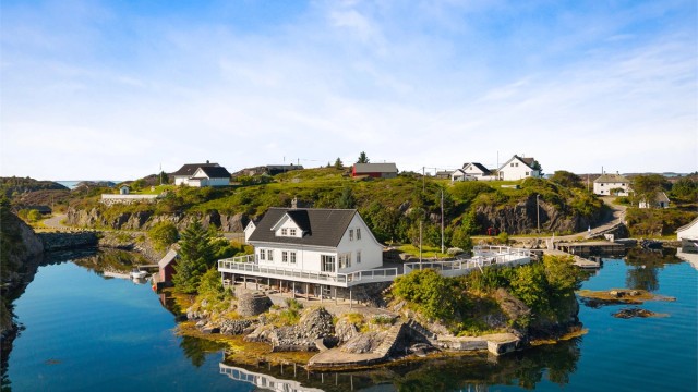 Velkommen til idylliske Baløyvegen 297 presentert av Cecilie WIlhelmsen - Krogsveen Åsane. (foto: Stian Inderhaug)