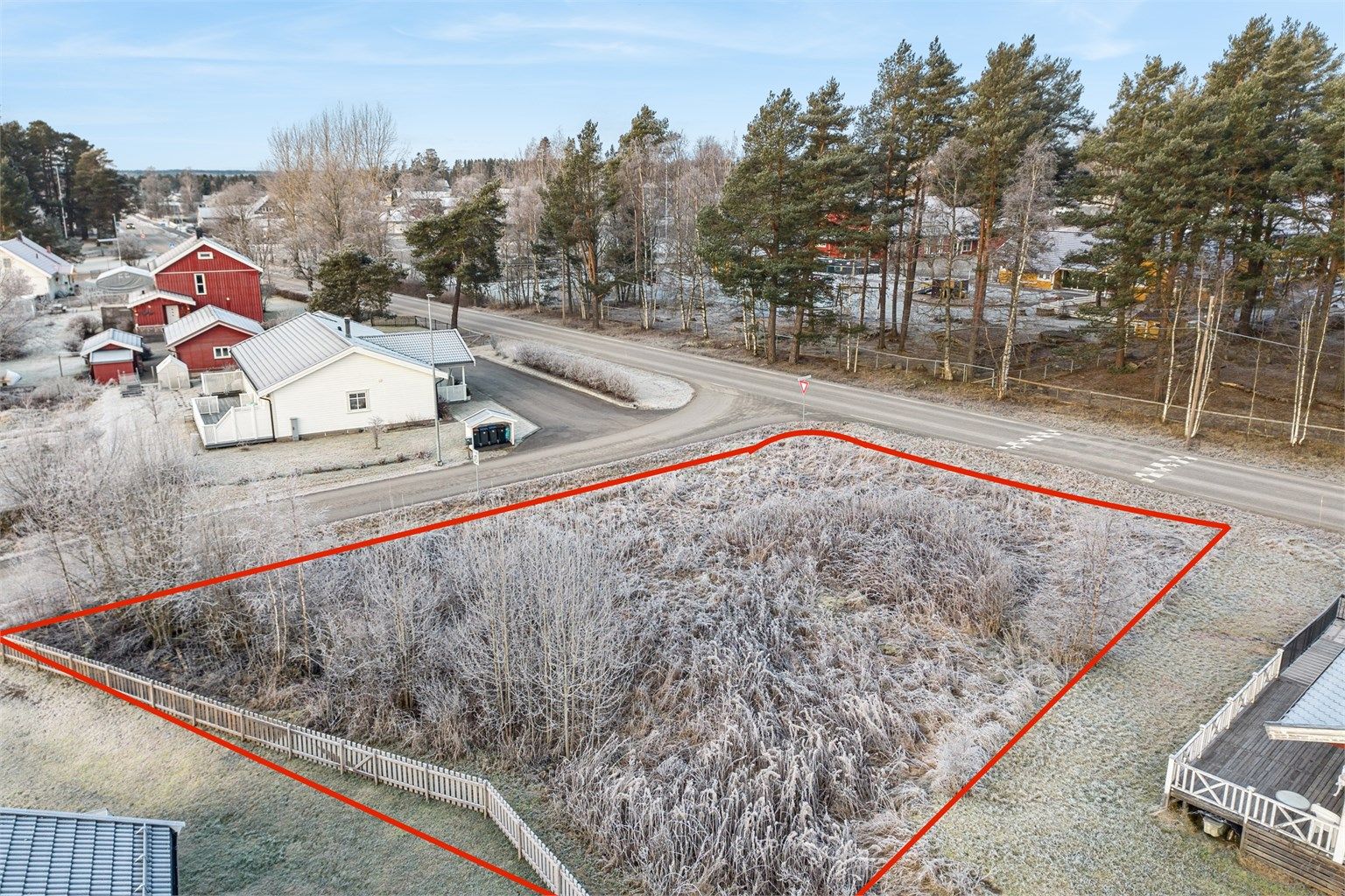 Oversiktsfoto (markeringer av tomten er ikke nøyaktig)