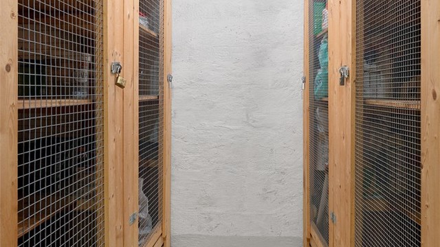 Leiligheten disponerer også et "matskap" på ca. 0,5 kvm i kjeller