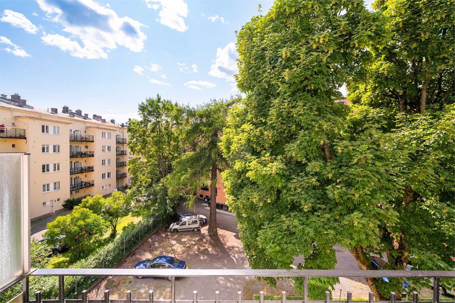 Utsikt fra balkongen.