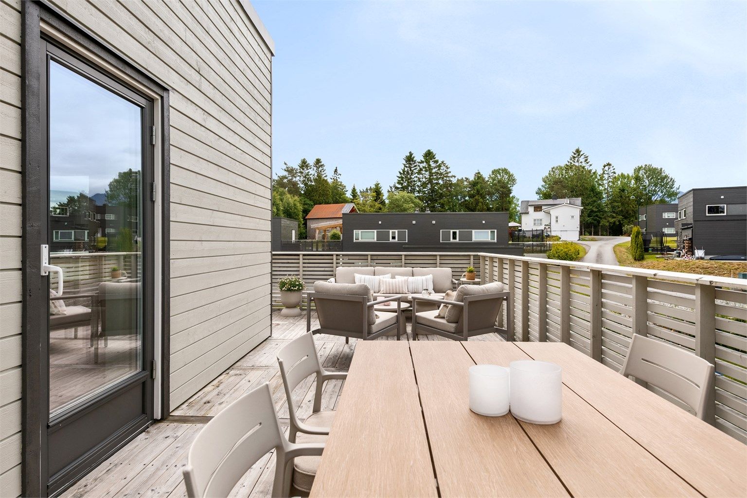 Her er det rikelig med plass for utemøbler og beplantning.