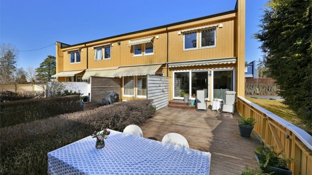 Sebastian Håbesland v/Krogsveen presenterer Huldrefaret 1A - enderekkehus over 2 plan - populært og barnevennlig boligsameie