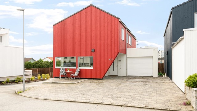 Velkommen til Sjøhusbakken 42.