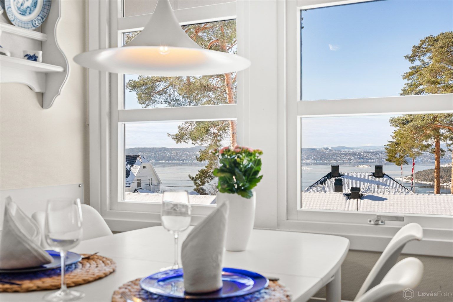 Flott utsikt fra kjøkkenbordet