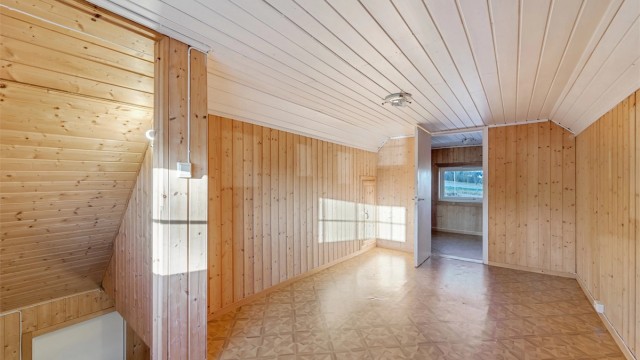 Loftsetasje på garasjen.