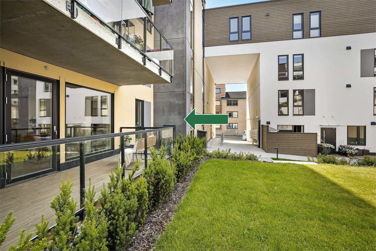 Terrasse - Sommerbilde fra tidligere annonse.