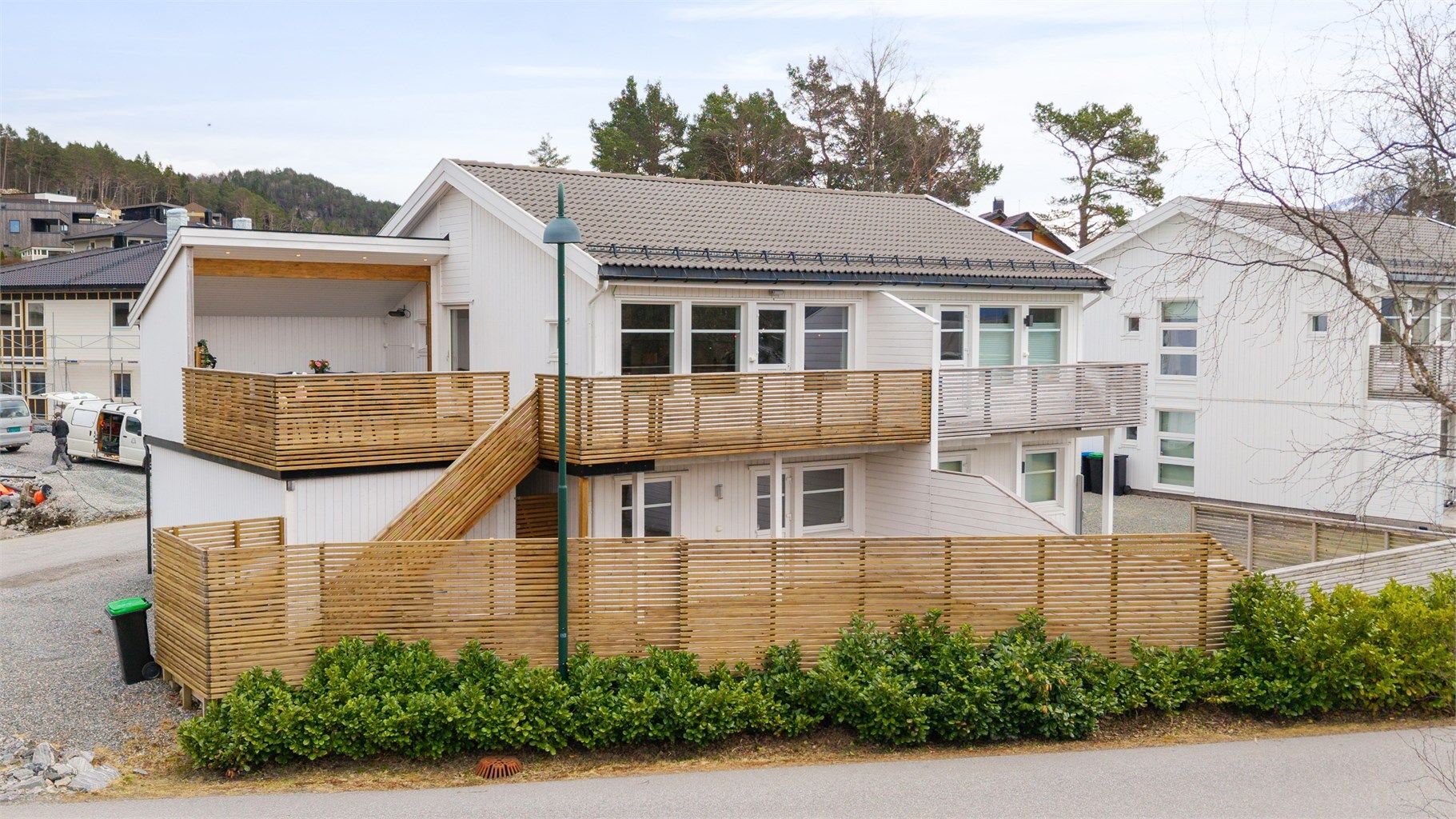 Velkommen til Ospedalsstubben 2A! En innholdsrik halvpart av en tomannsbolig fra 2016, beliggende i et rolig og barnevennlig boligfelt på Blindheim.