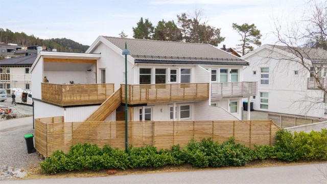 Velkommen til Ospedalsstubben 2A! En innholdsrik halvpart av en tomannsbolig fra 2016, beliggende i et rolig og barnevennlig boligfelt på Blindheim.