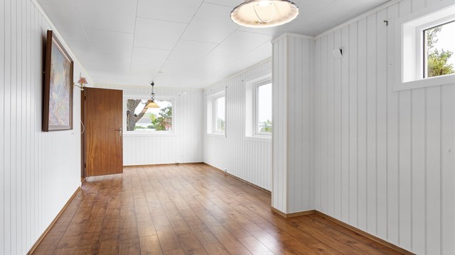 Rom innredet som stue i kjelleretasjen. Rommet er ikke omsøkt til varig opphold.