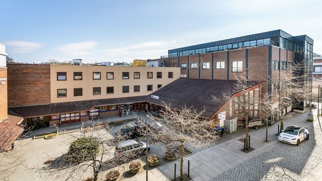Utsyn over Prinsens gate fra stuen og den franske balkongen.