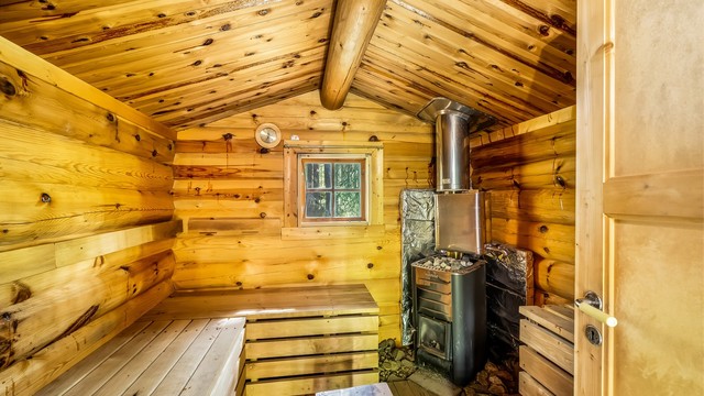 Egen sauna midt i skogen.