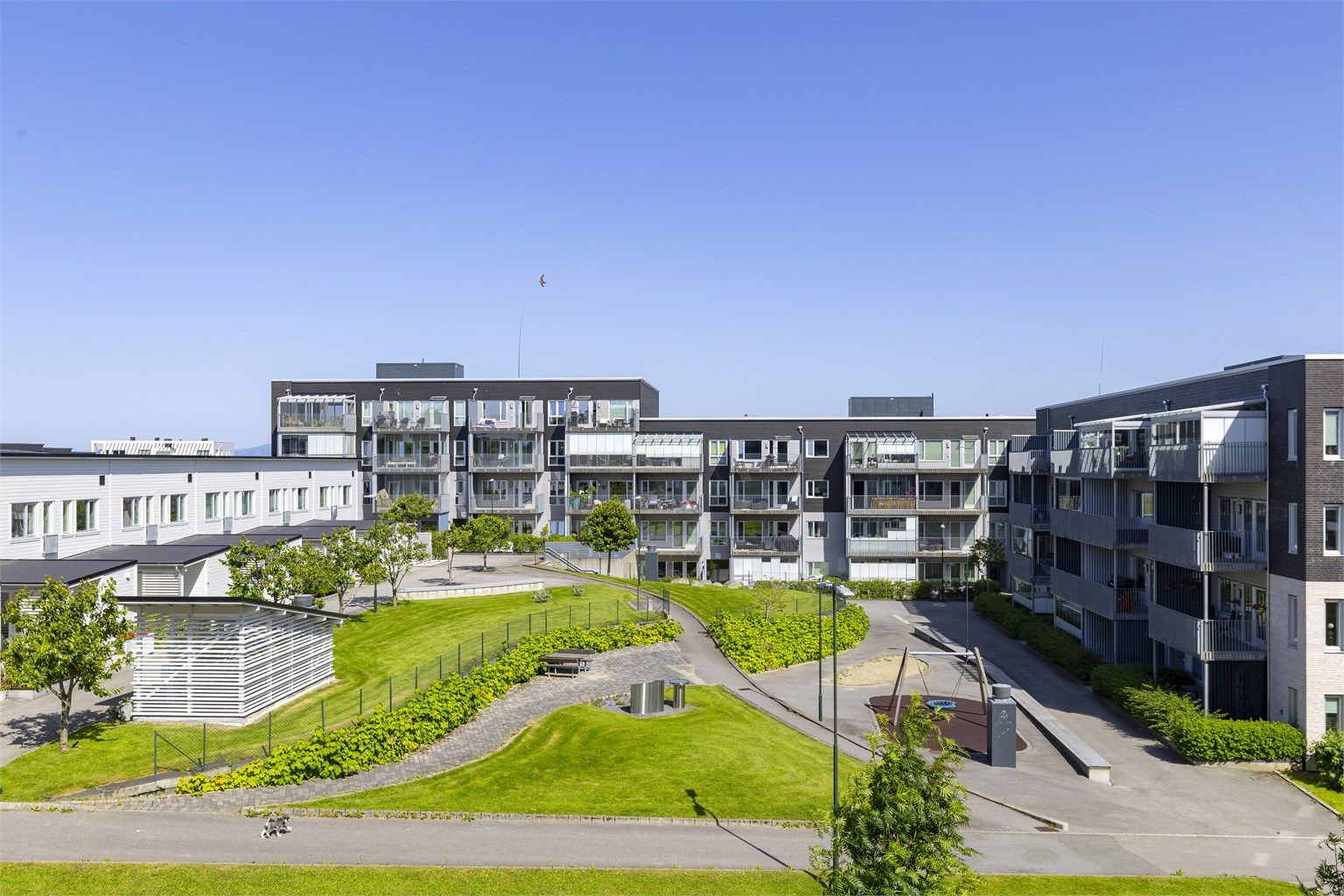 Leiligheten ligger i et moderne boligområde på Tasta (Foto: Marianne Lyse). 