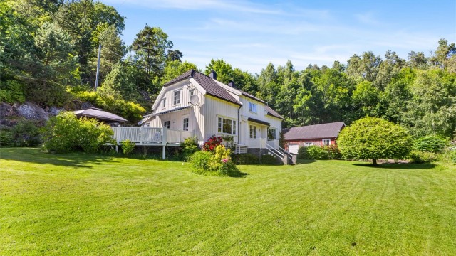 Lagveien 519 - En innholdsrik eiendom på stor tomt med flott opparbeidet hage
