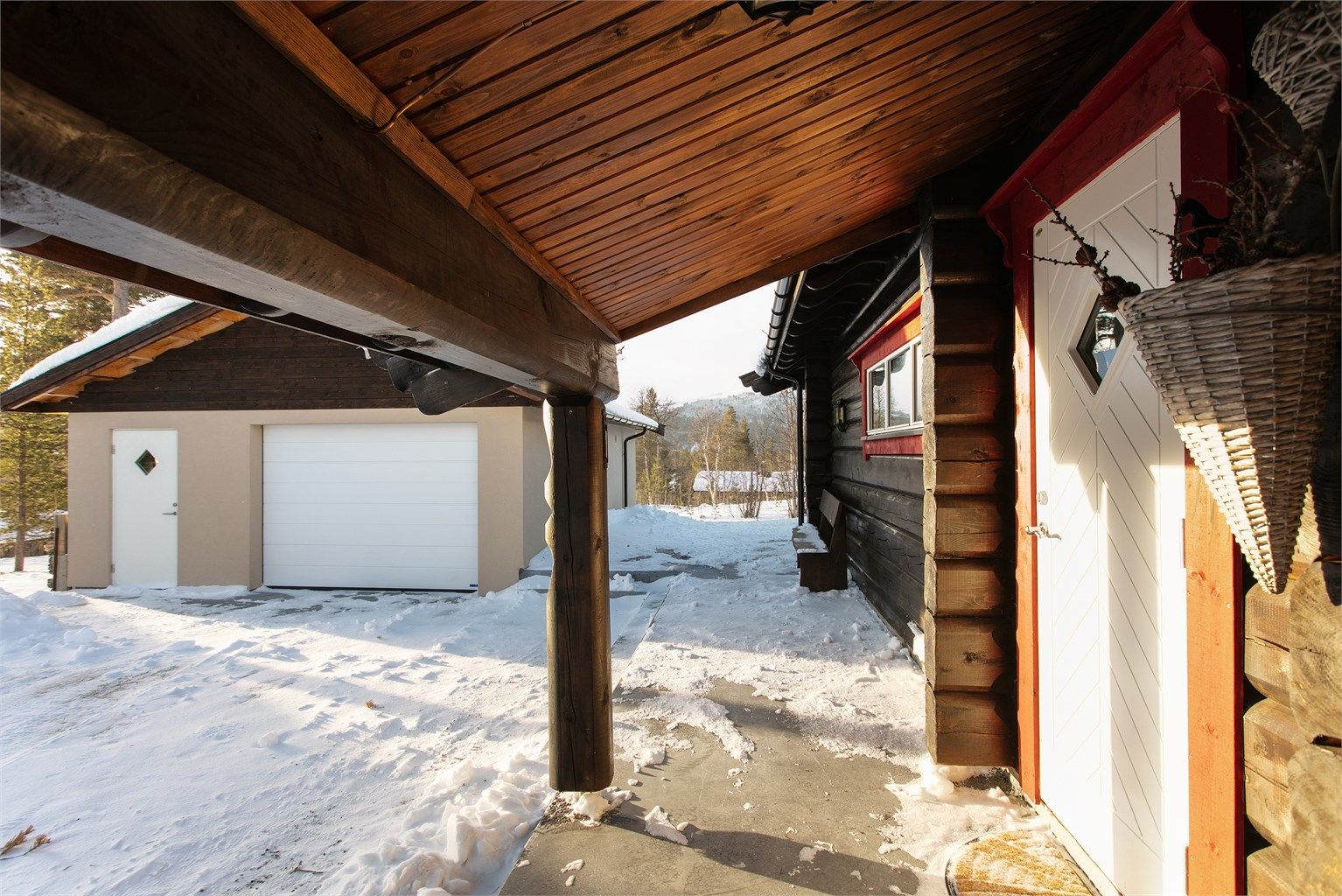 Overbygd inngangsparti