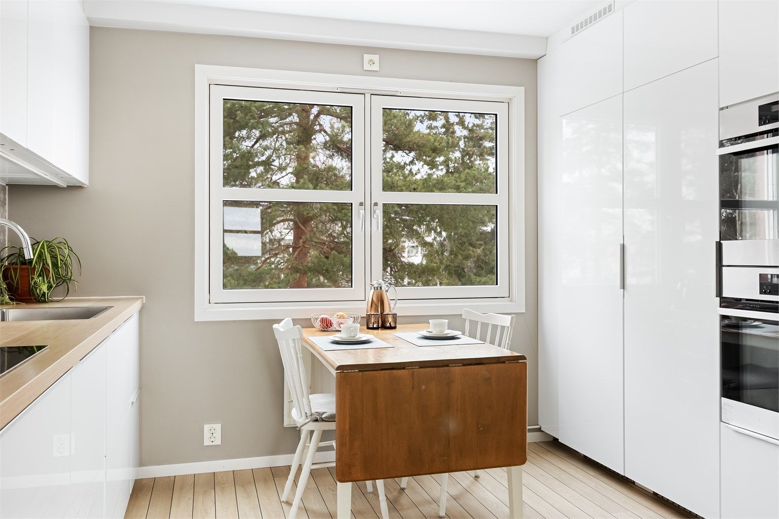 Her kan du nyte morgen kaffe og frokost