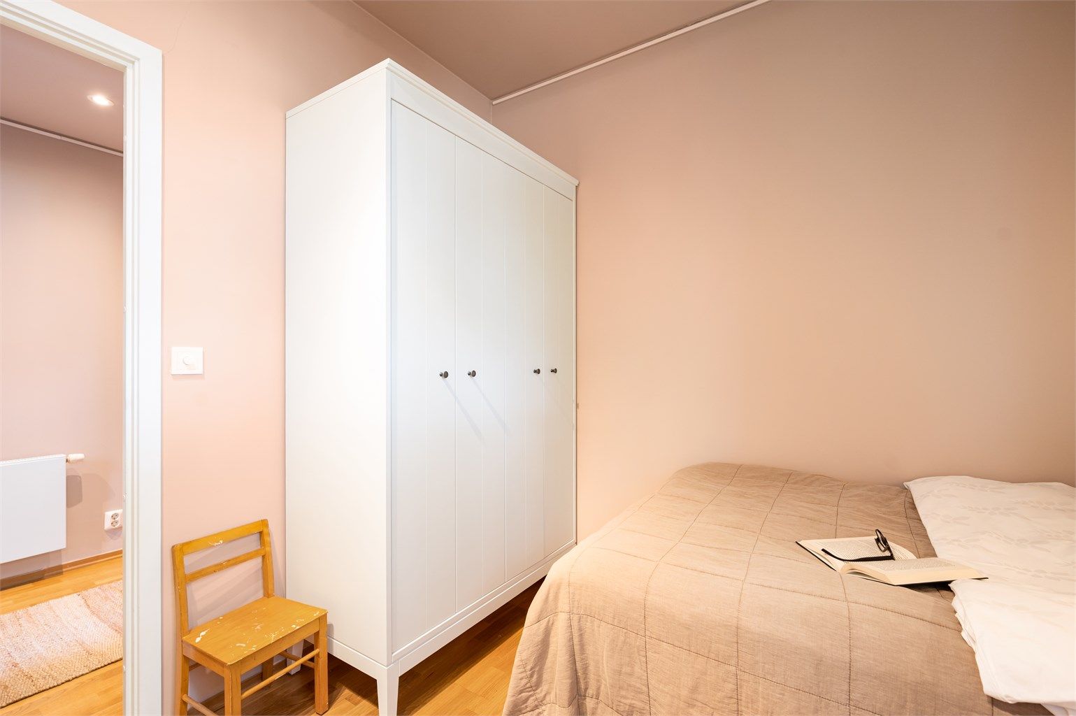 God plass til møblement. 