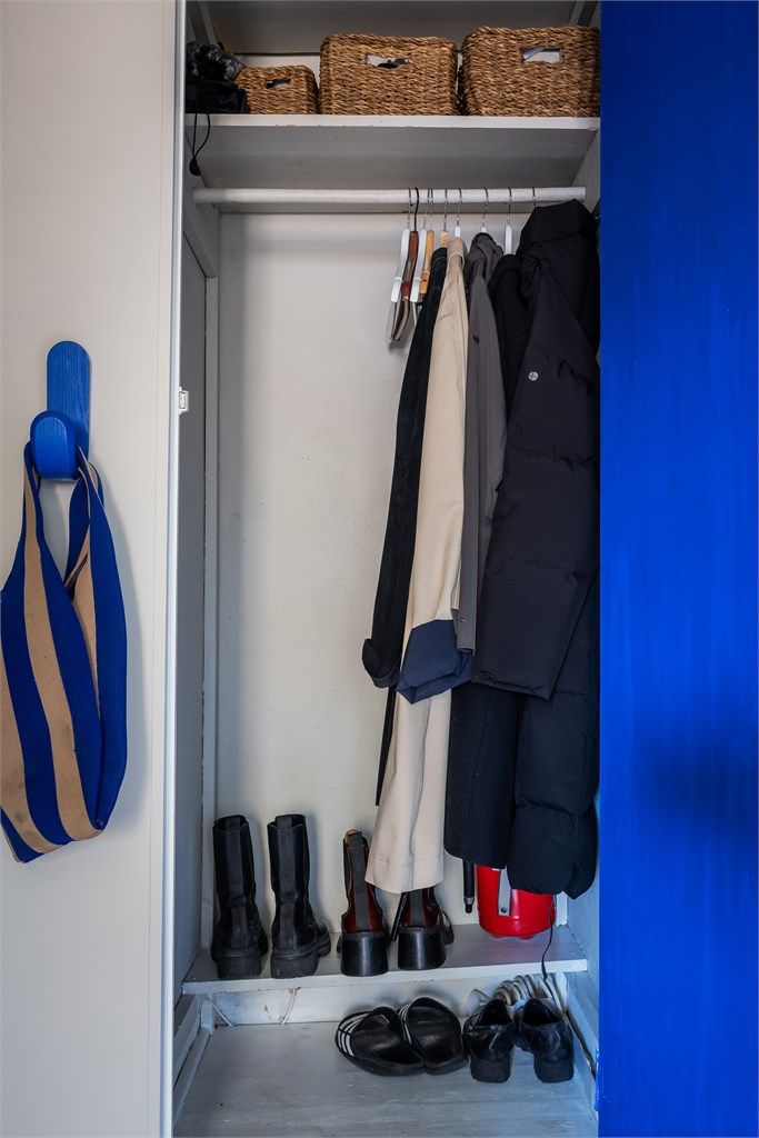 Praktisk garderobeskap i gangen. 
