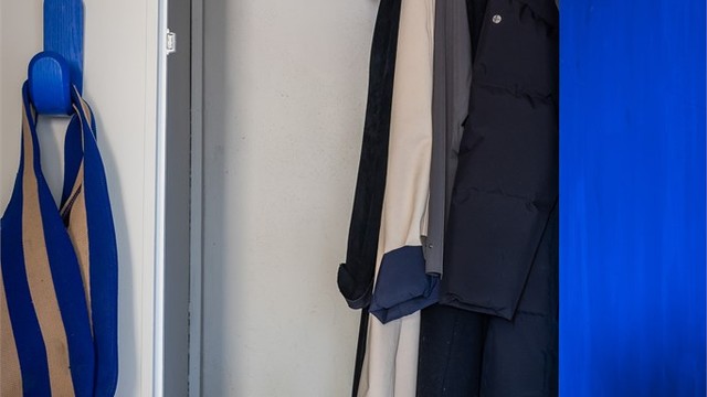 Praktisk garderobeskap i gangen.