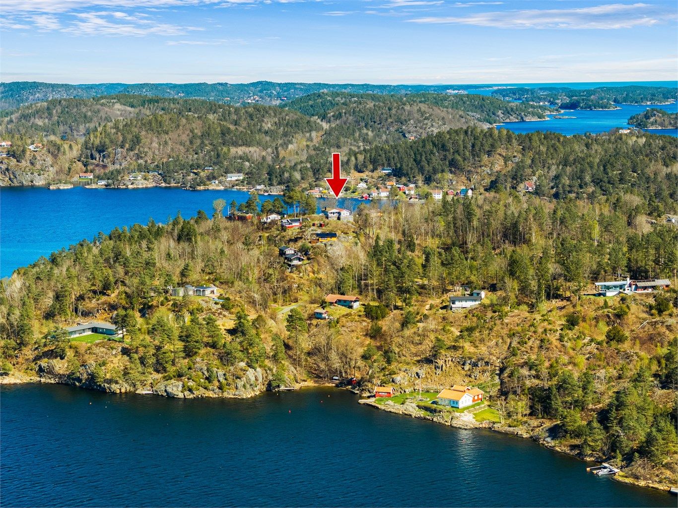 Oversikt over det idylliske området rundt eiendommen.