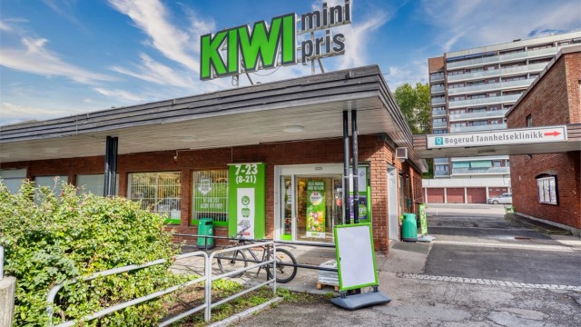Dagligvarehandelen gjøres enkelt på Kiwi Bogerud Senter, like ved.
