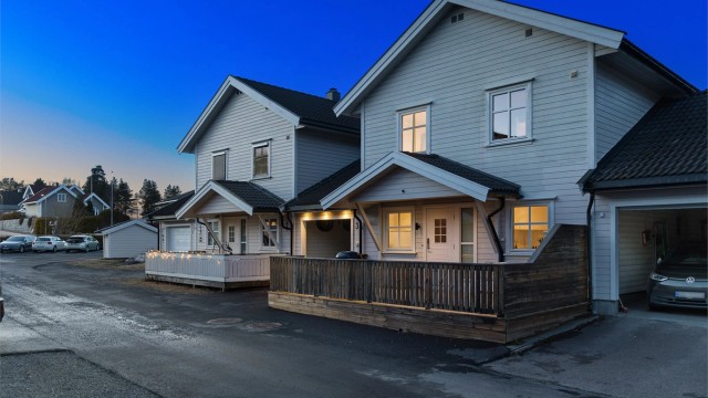 Velkommen til denne familievennlige boligen i et rolig og etablert nabolag i Fetsund.