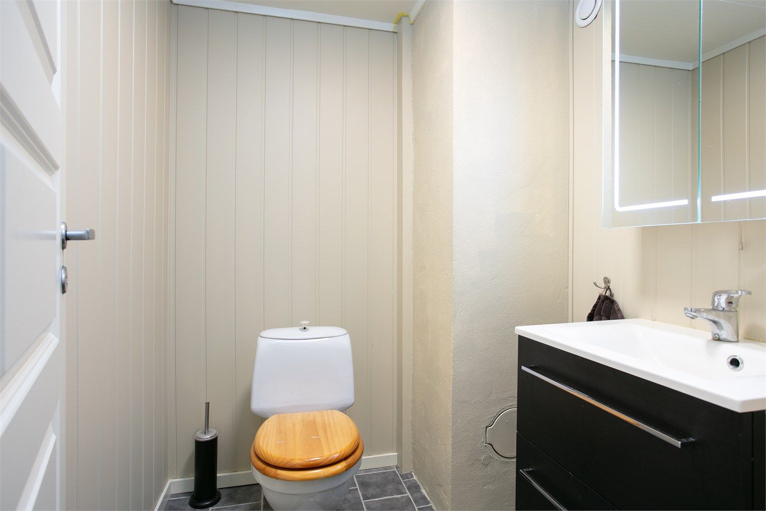 Praktisk toalettrom i underetasjen (ikke byggesøkt).