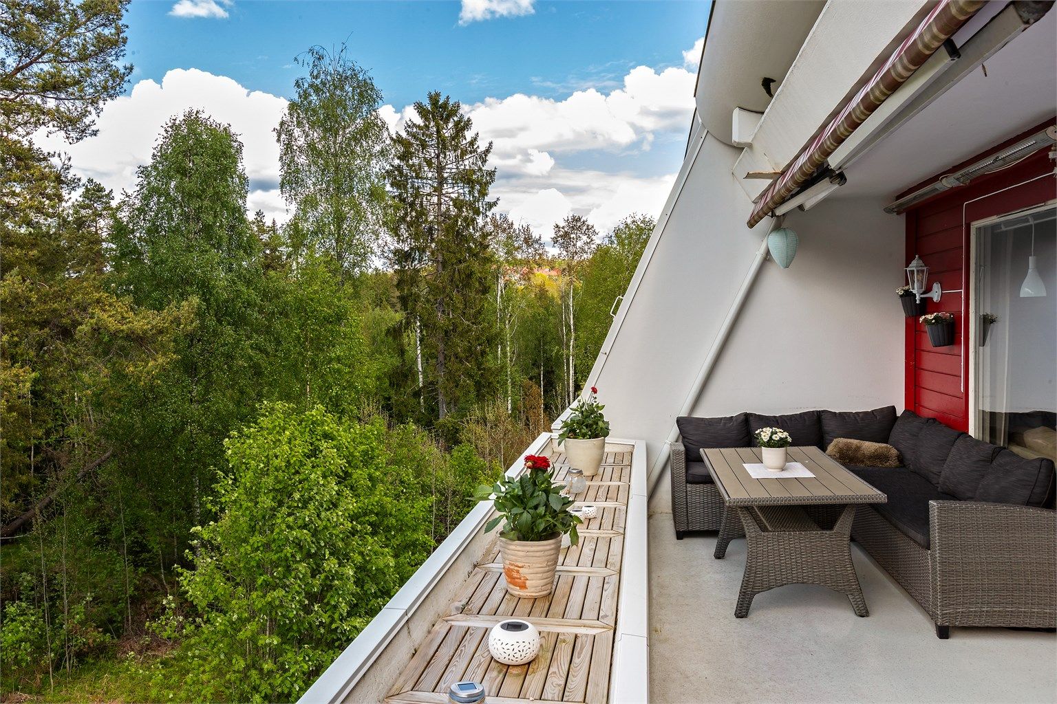 God plass til sittegruppe og grill. 