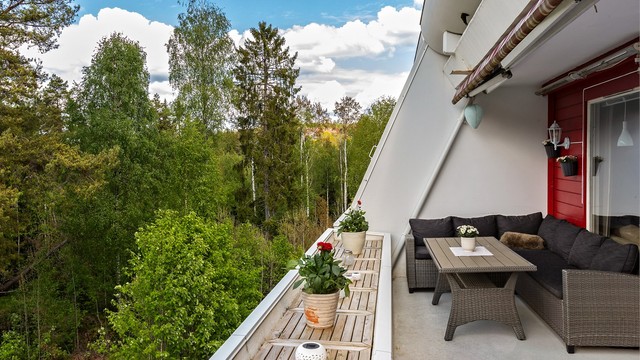 God plass til sittegruppe og grill.