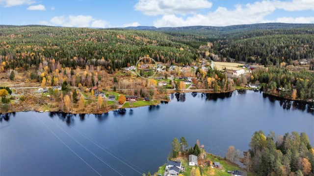 Fra eiendommen er det kort vei ned til Blindingsvannet.