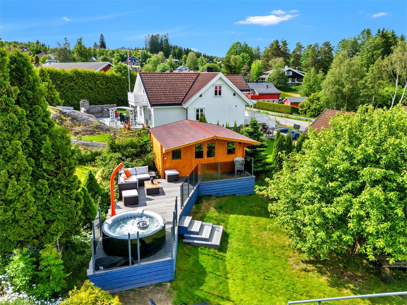 Anneks  med 28 kvm terrasse