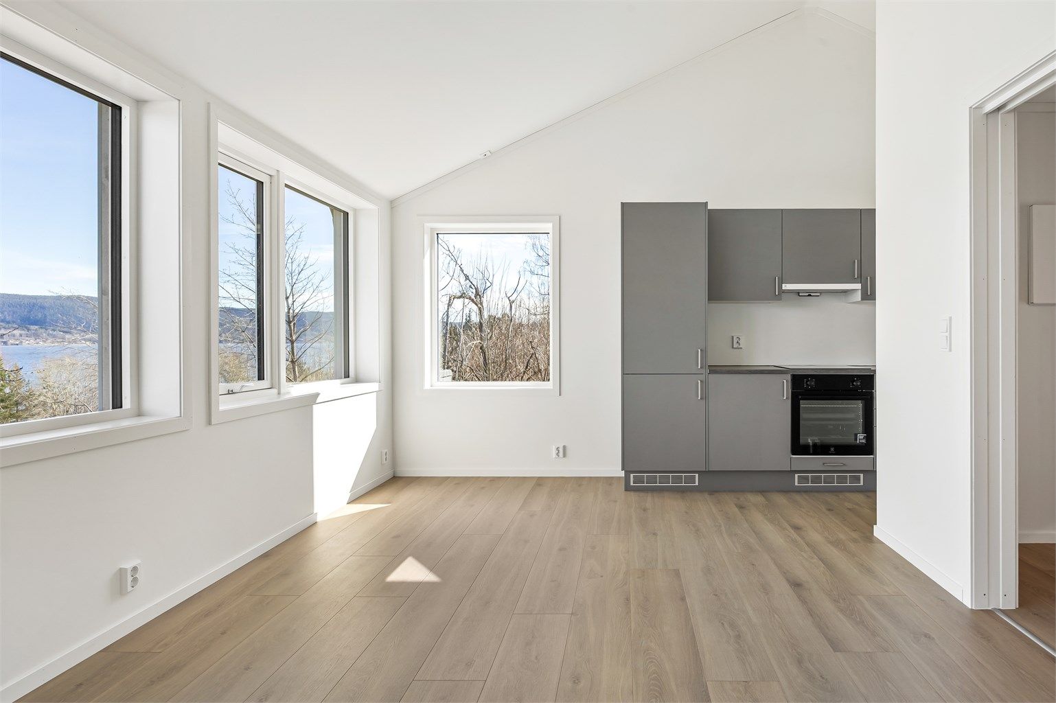 Moderne og helt nytt enderekkehus med 2 plan. 
Foto: Stine Jørgens Prøitz