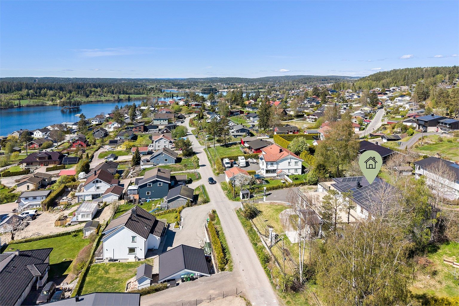 Her får man en svært innholdsrik enebolig med en hoveddel, utleiedel og hybel. 