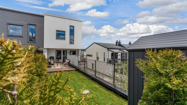 Velkommen til Grasveien 9, presenteres av Dardan Shabi v/Eiendomsmegler Krogsveen Sandnes!
