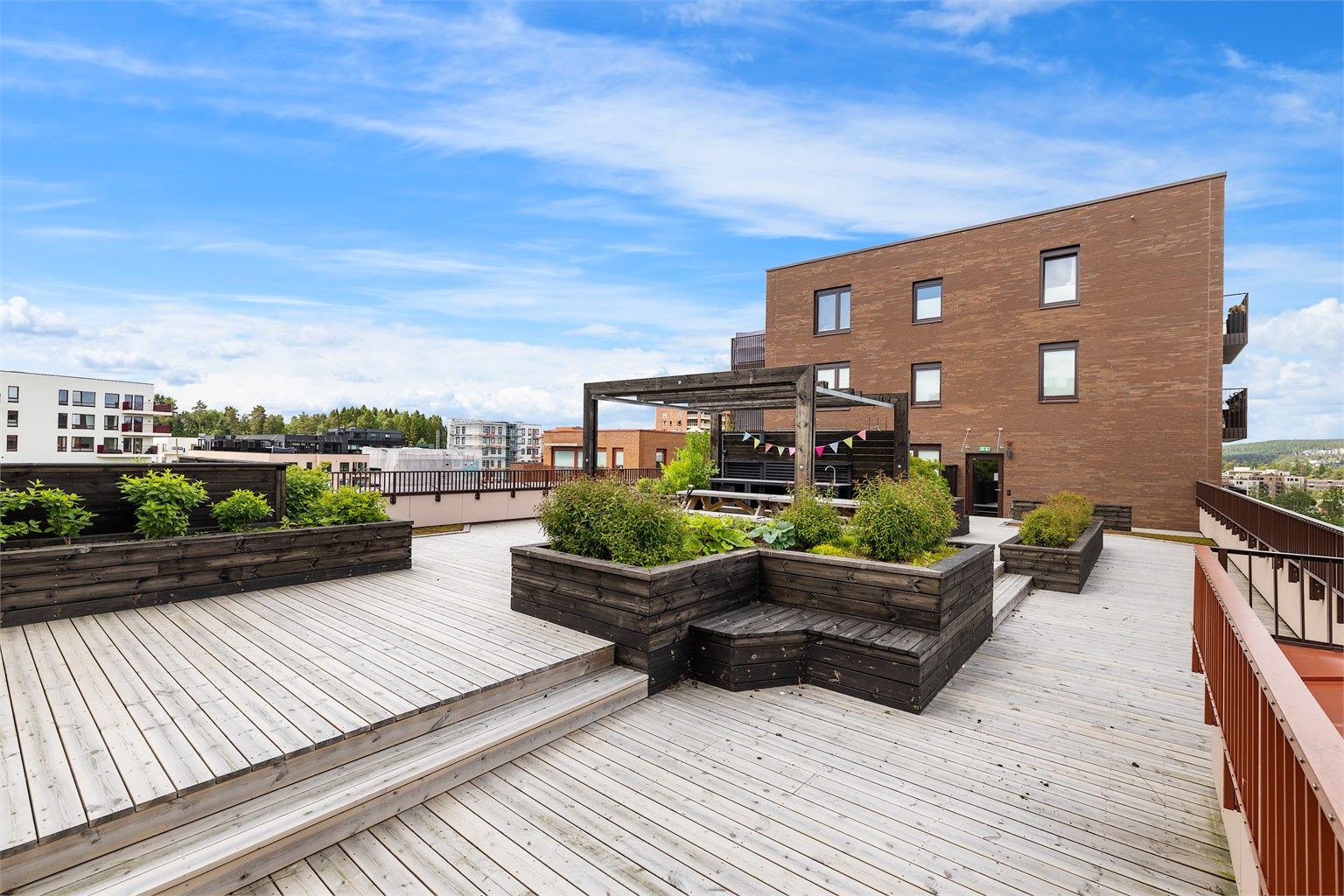 Sameiet har felles takterrasse som fritt kan benyttes av seksjonseiere.