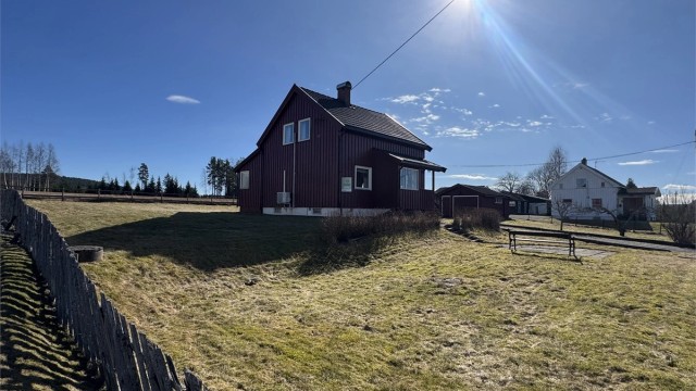 Enebolig med landlig og barnevennlig beliggenhet i Hogsetfeltet.