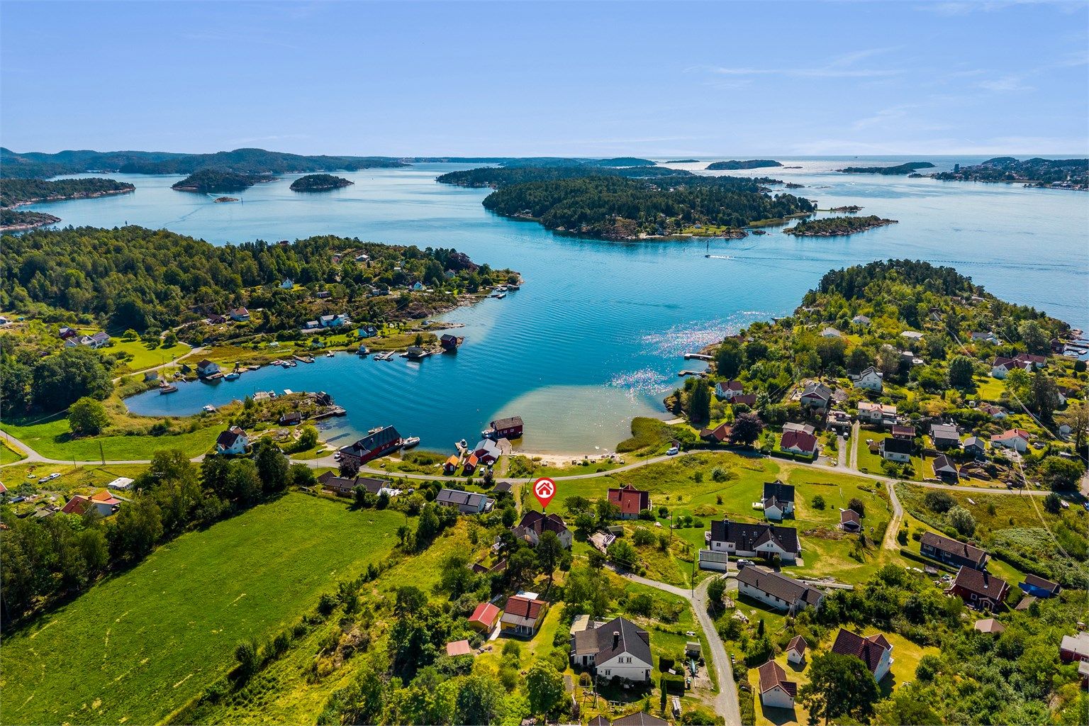 En fantastisk skjærgård venter, rett utenfor døren. Små turer til Helgeroa eller Brevik for å kjøpe is, eller kanskje en heldagstur til Jomfruland eller Kragerø?