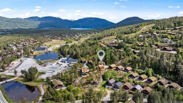 Vinterstid bys det på oppkjørte langrennsløyper på fjellet, korte og lange turer, alt etter ønske og form! Det er 18 nedfarter i alpinanlegget med 8 heiser inkl. 8-seters stolheis.