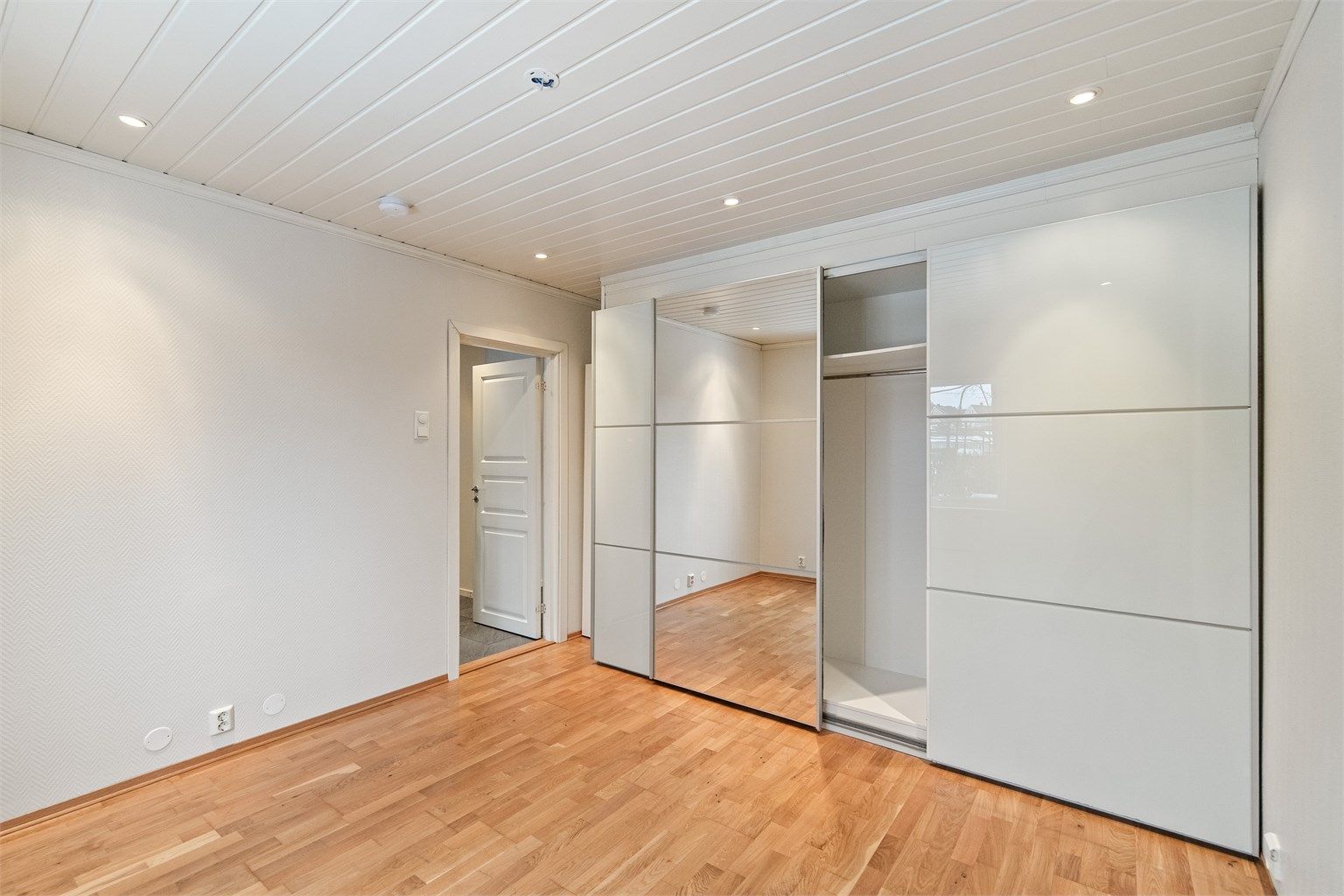 Her er det også rikelig med skapplass.