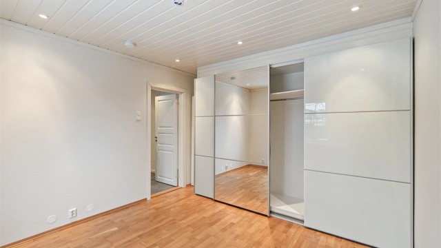 Her er det også rikelig med skapplass.