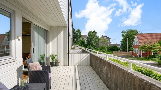 Leiligheten har en stor privat balkong på hele 14 kvm
