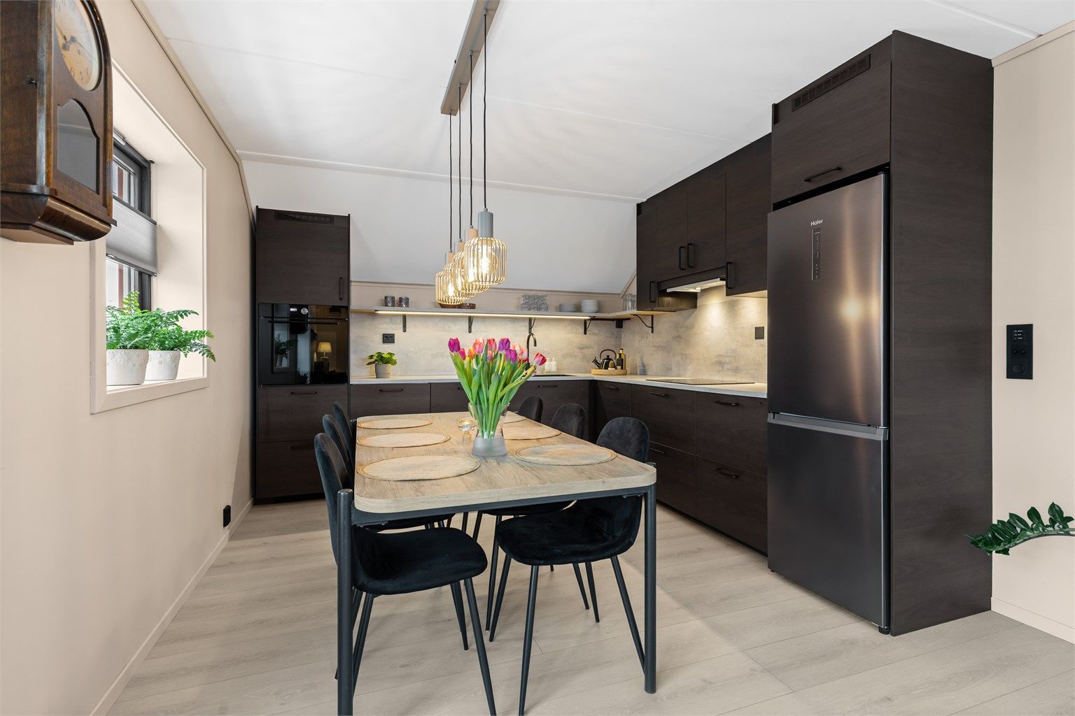 Eiendommen ligger i et idyllisk, rolig og skjermet bomiljø langs elvebredden.
Foto: Trond Reder