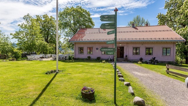 Kort vei til lokale samlingssteder og kulturtilbud i nærområdet.