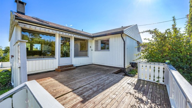 Den vestvendte terrassen på 25 m² har god plass til utemøbler.