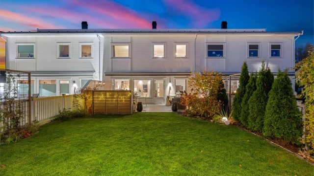 Stilfull familiebolig med gjennomført kvalitet, oppgradert uteområde og solrike terrasser. Foto: Romeriksfotografene (Heidi Hexeberg Larsen)