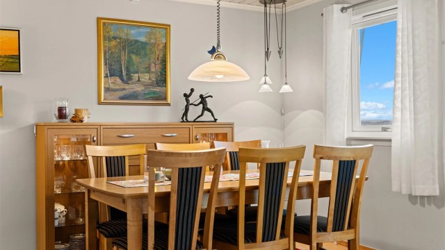 Trivelig spisestueplass for hyggelige middager med familie og venner