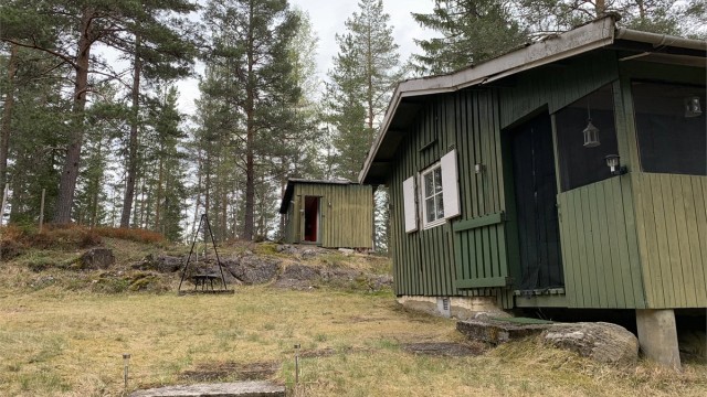 Bod med utedo beliggende på oversiden av hytta