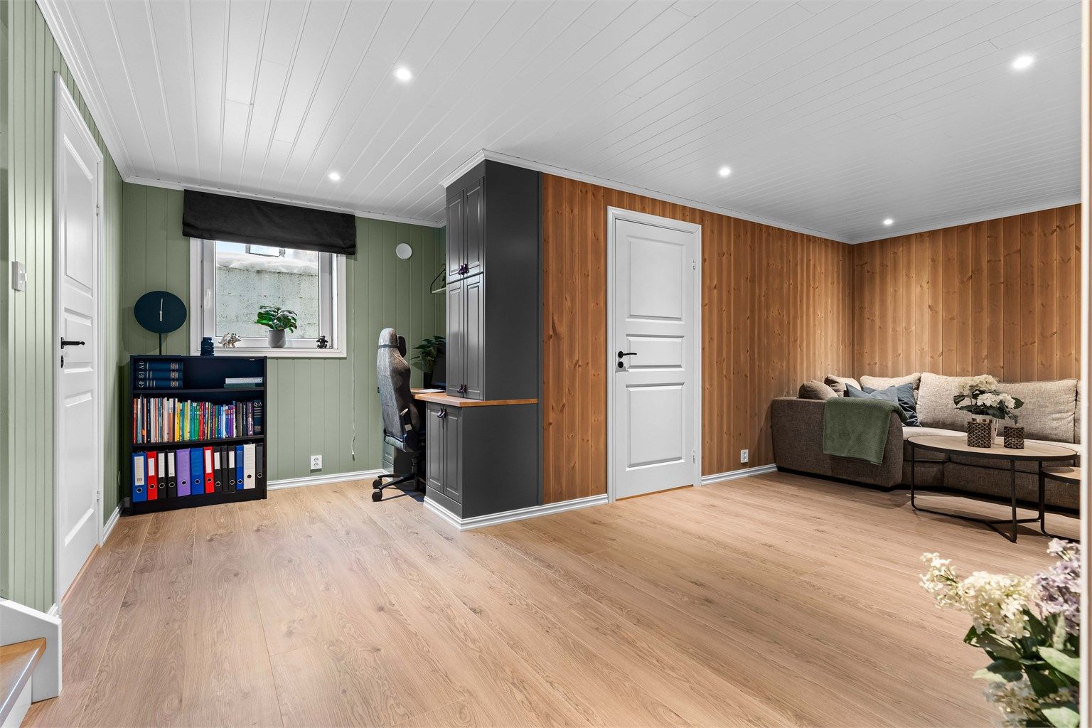 Den gode planløsningen gir plass til både et kontorhjørne og innvendig bod. 