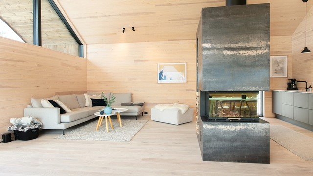 Stuen har god plass til en romslig sofagruppe.