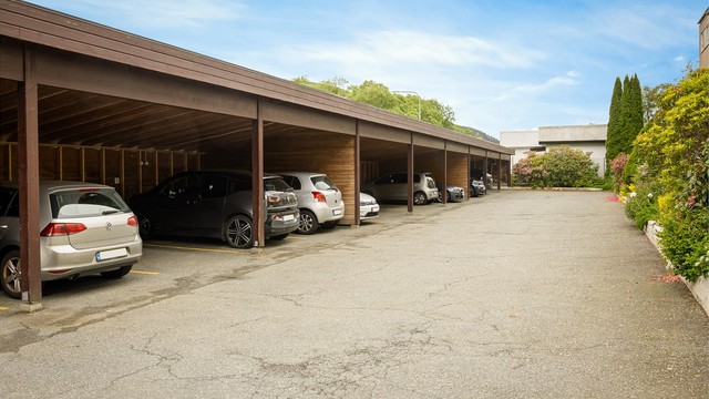 Borettslaget har god dekning av parkeringsplasser. pr.dags dato etter tlf samtale med styreleder